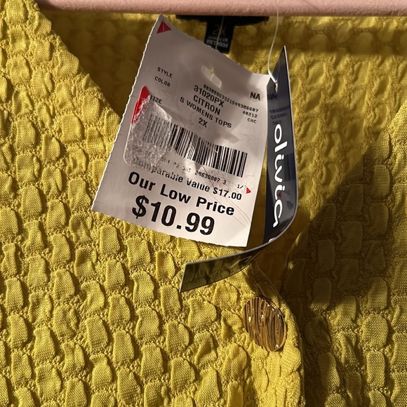 Chartreuse top 2X 🩷 - Picture 5 of 7